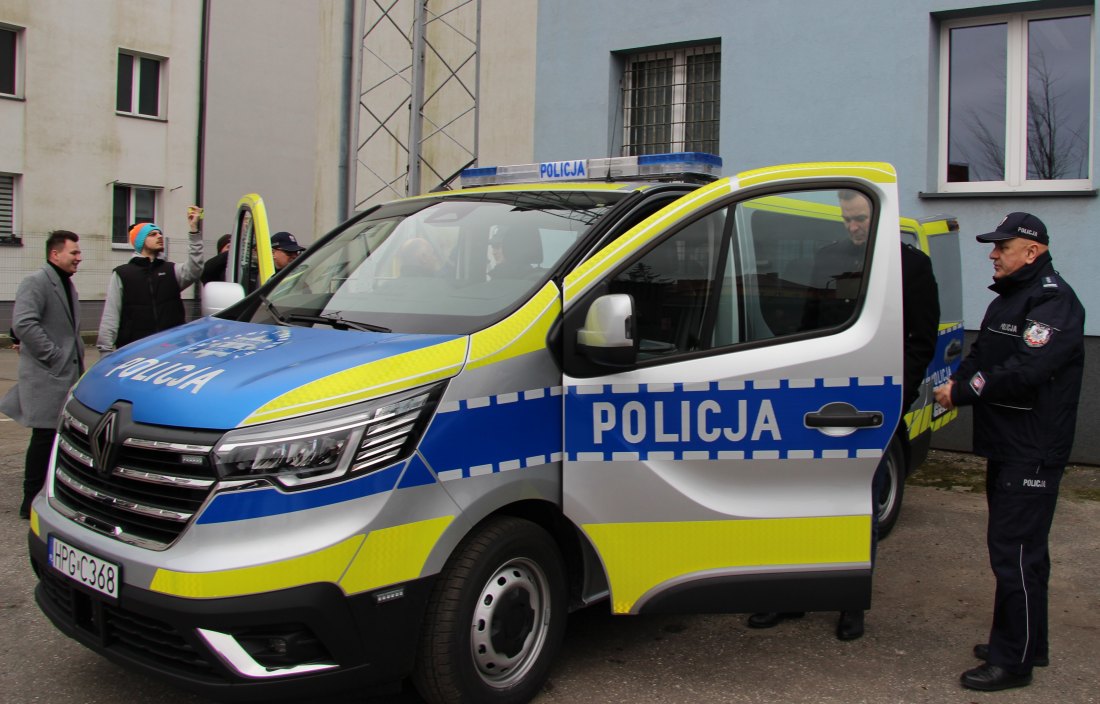 nowe-radiowozy-dla-policji-2025-006